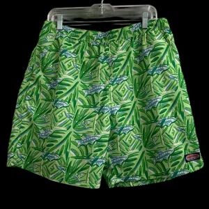 Vineyard vines mens fish print free swim
Trunks sz L